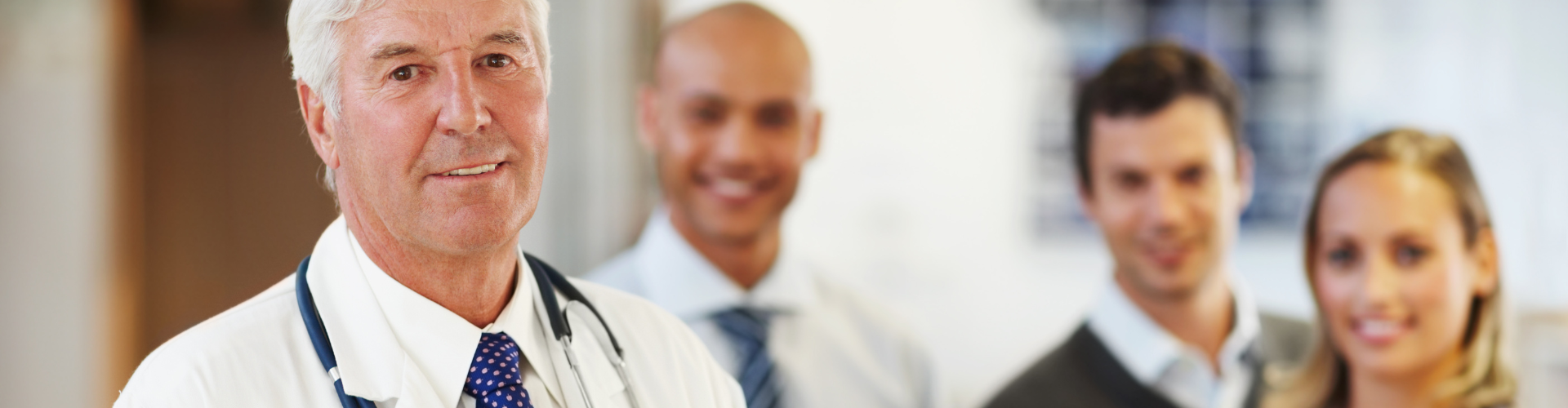 Do Expert Medical witnesses require a license to practice, even if they are retired from clinical practice?