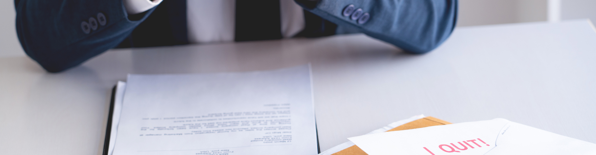 When and how can an expert withdraw from a claim?